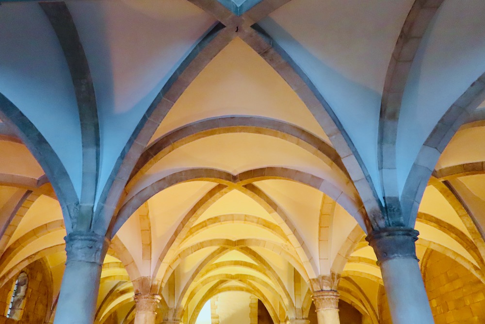 Mosteiro de Alcobaça ceiling and arches